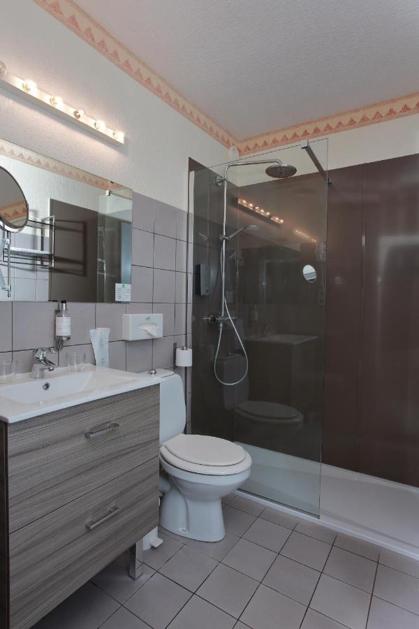 Logis Le Luth Hotel Mirecourt Bagian luar foto