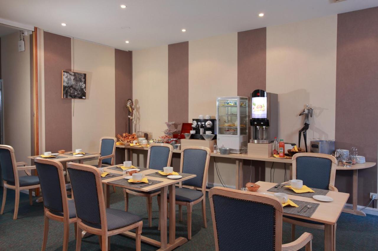 Logis Le Luth Hotel Mirecourt Bagian luar foto
