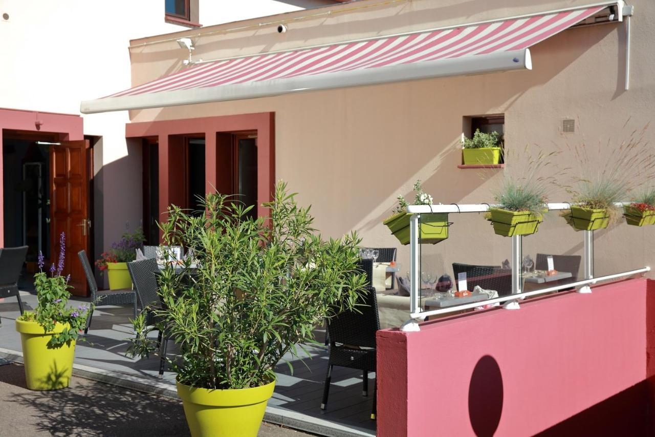 Logis Le Luth Hotel Mirecourt Bagian luar foto