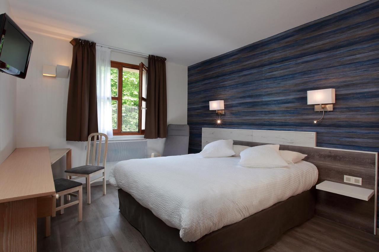 Logis Le Luth Hotel Mirecourt Bagian luar foto