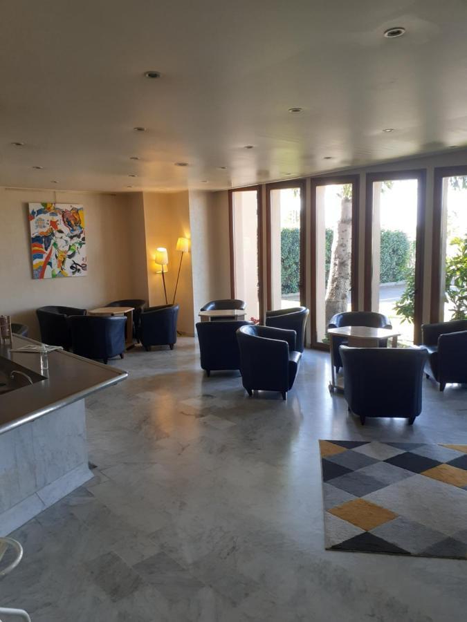 Logis Le Luth Hotel Mirecourt Bagian luar foto