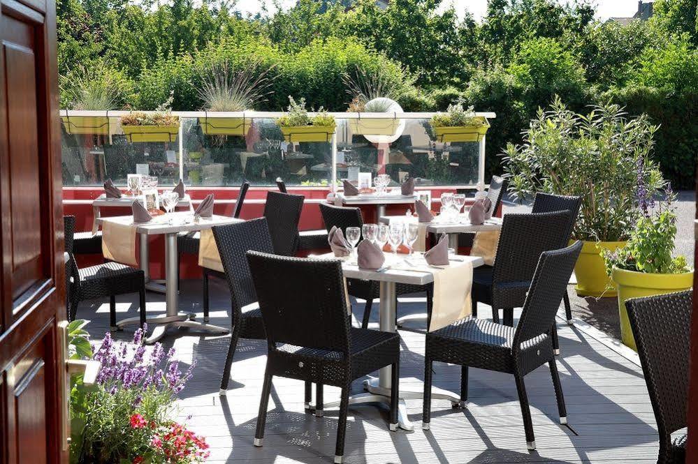 Logis Le Luth Hotel Mirecourt Bagian luar foto