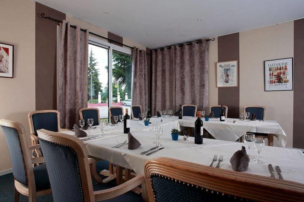 Logis Le Luth Hotel Mirecourt Bagian luar foto