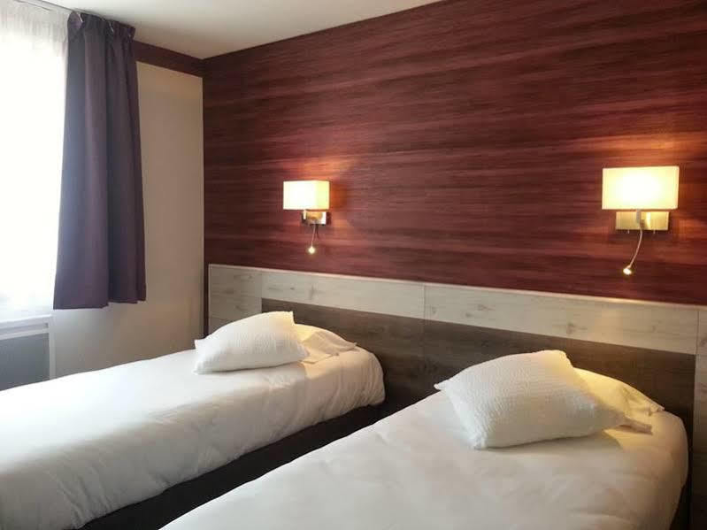 Logis Le Luth Hotel Mirecourt Bagian luar foto